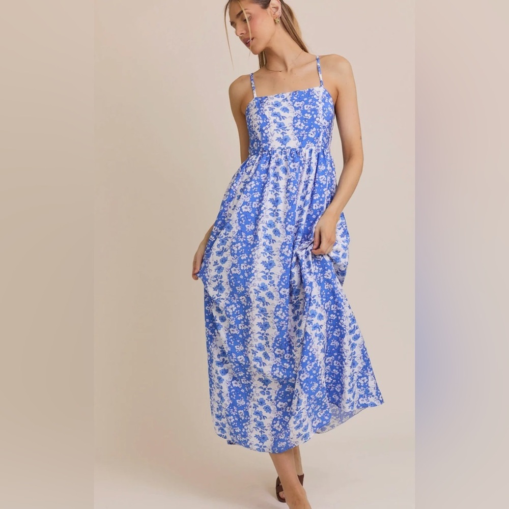 NWT Gillie Blue Floral Maxi Dress